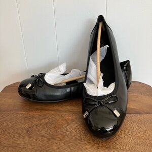 NIB Vionic Black Flats with Patent Bow Detail